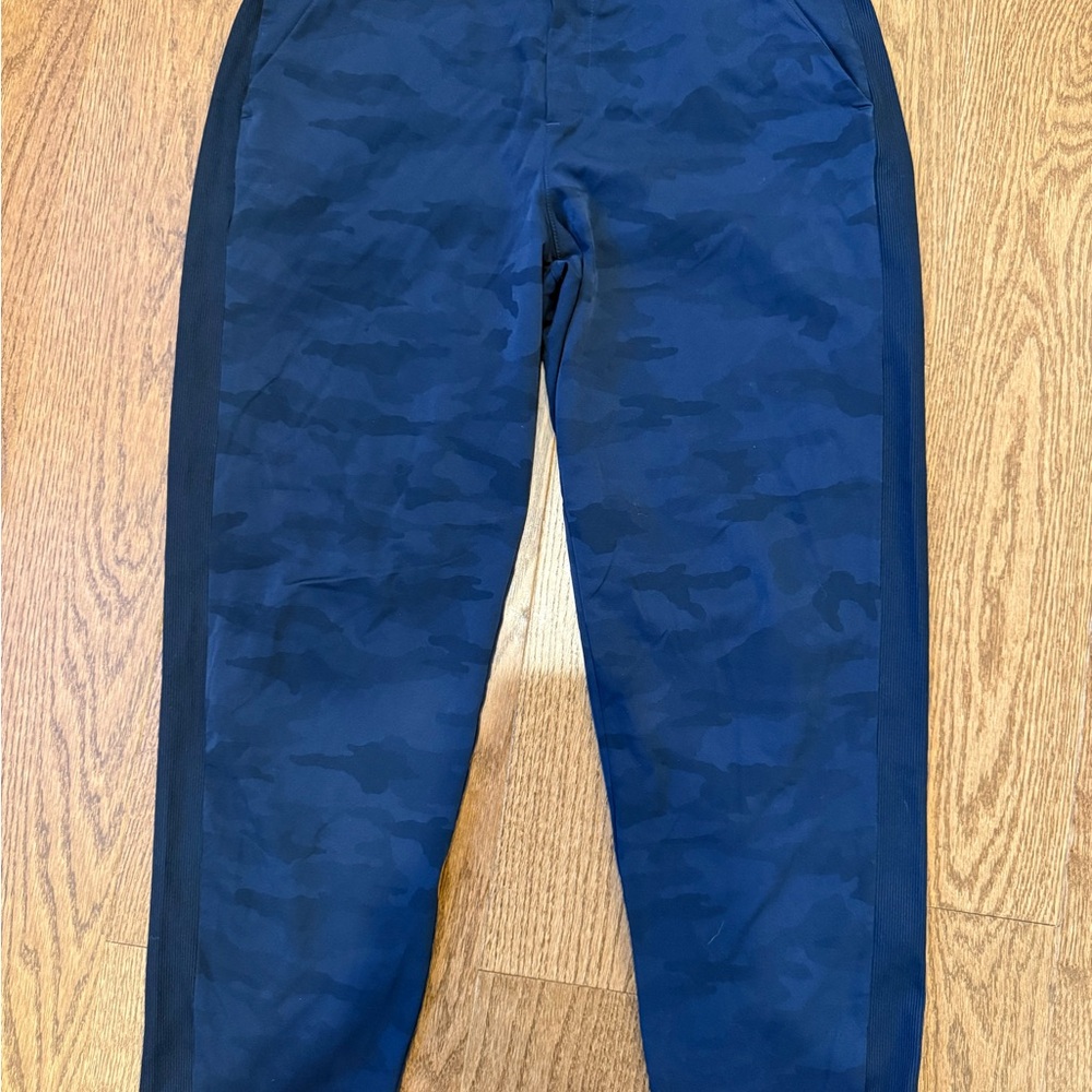 Athleta Brooklyn Navy Blue Camo Pants